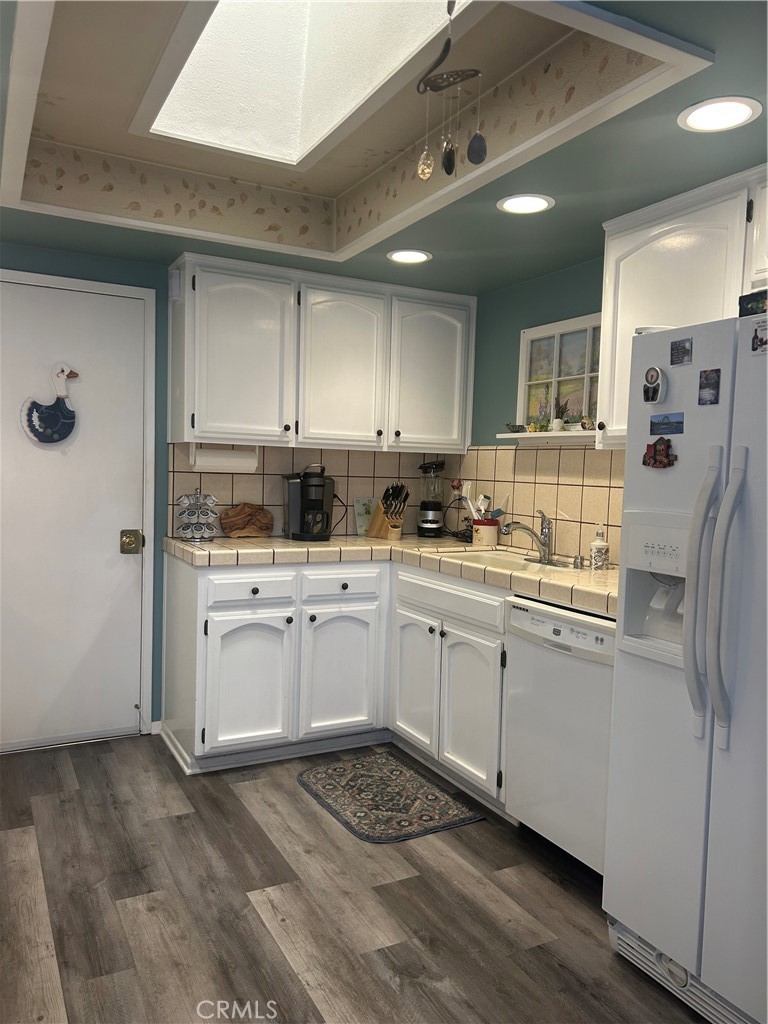 562 Bakeman Lane Arroyo Grande, CA 93420 - Photo 14 of 35 a kitchen with granite countertop white cabinets and white appliances