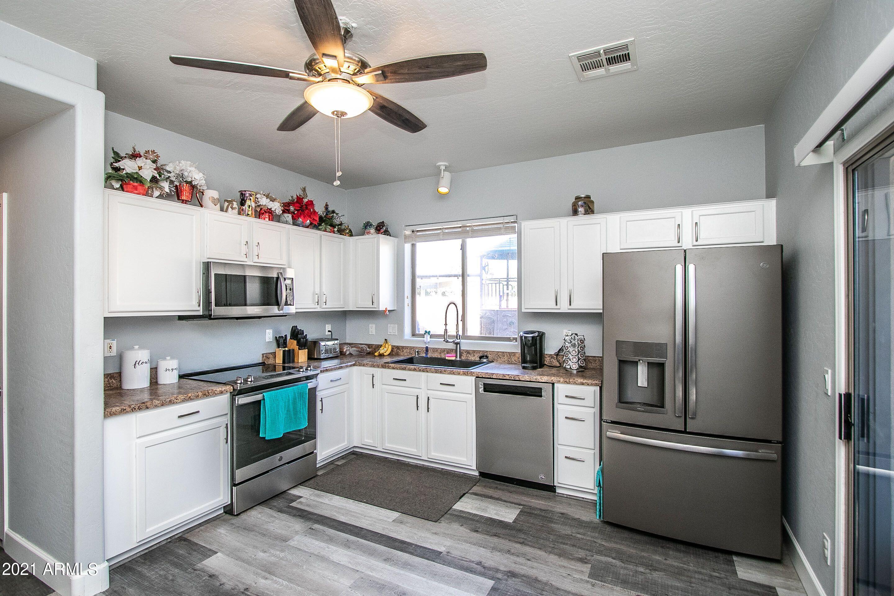 4580 East Del Rio Street Gilbert, AZ 85295 - Photo 6 of 28 Del Rio Kitchen