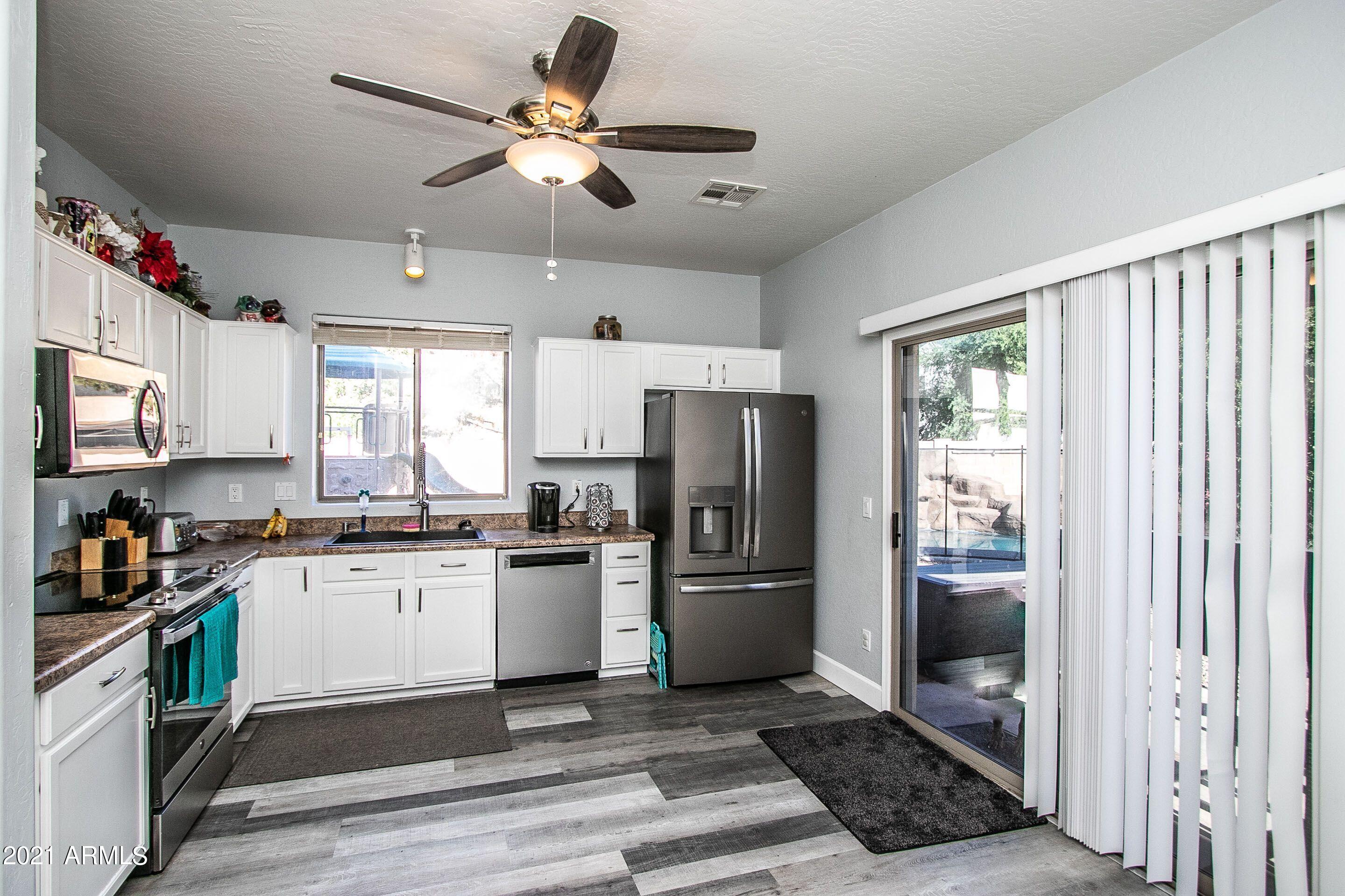 4580 East Del Rio Street Gilbert, AZ 85295 - Photo 7 of 28 Del Rio Kitchen 4
