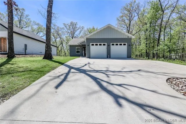 $338,900 | 284 Bloomington Drive, Lake Ozark, MO 65049