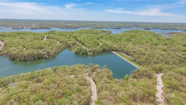 $338,900 | 284 Bloomington Drive, Lake Ozark, MO 65049