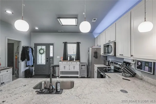 $338,900 | 284 Bloomington Drive, Lake Ozark, MO 65049