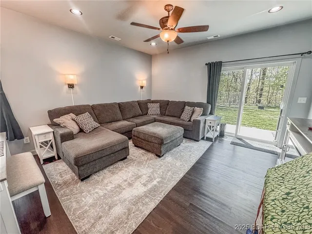 $338,900 | 284 Bloomington Drive, Lake Ozark, MO 65049