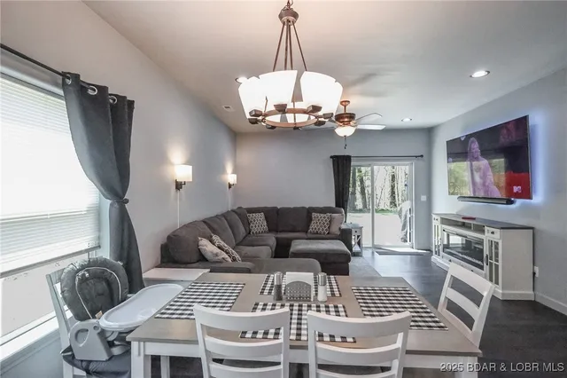 $338,900 | 284 Bloomington Drive, Lake Ozark, MO 65049