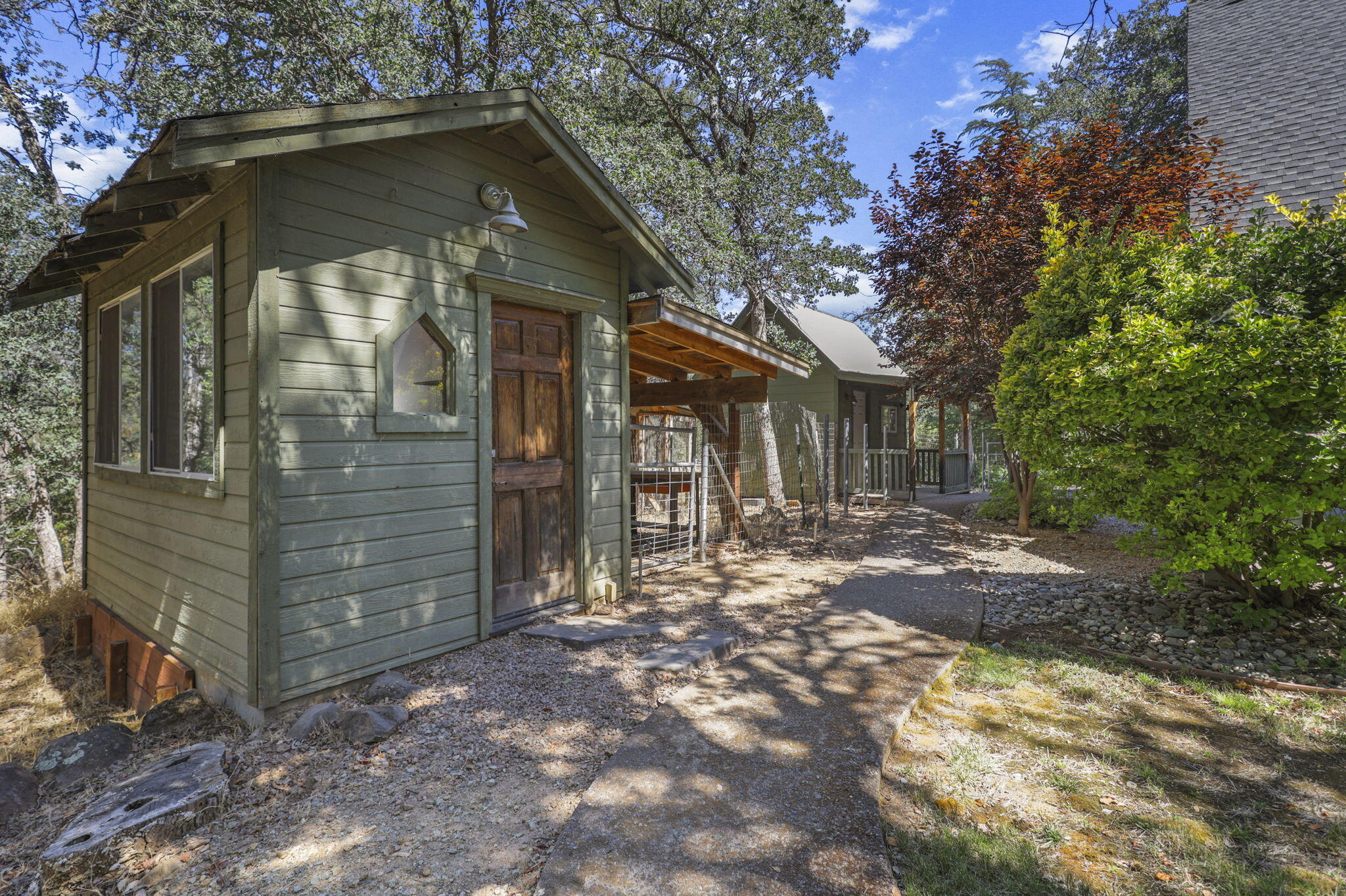15745 Montgomery Ranch Road Redding, CA 96001 - Photo 46 of 60 Tool shed/chicken coop