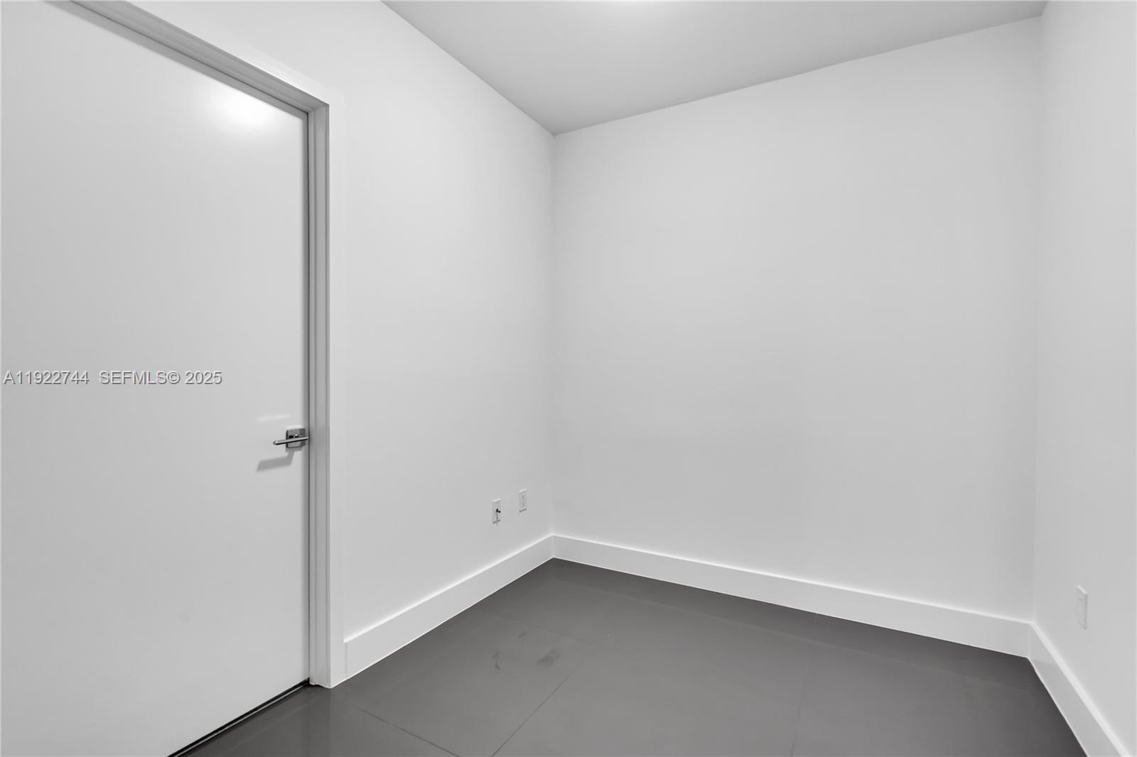488 Northeast 18th Street, Unit 2311 Miami, FL 33132 - Photo 14 of 40 a room