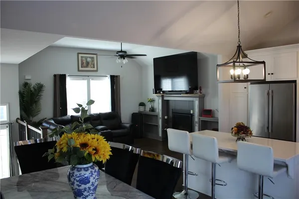 $385,000 | 1000 Northwest 4th Street, Oak Grove, MO 64075
