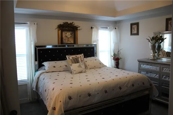 $385,000 | 1000 Northwest 4th Street, Oak Grove, MO 64075