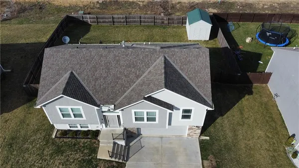 $385,000 | 1000 Northwest 4th Street, Oak Grove, MO 64075