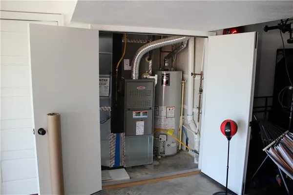 $385,000 | 1000 Northwest 4th Street, Oak Grove, MO 64075