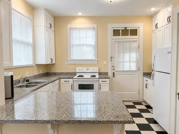 $1,650 | 1818 Church Street, Unit 2, Galveston, TX 77550