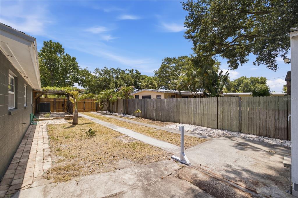 8536 Quail Road Seminole, FL 33777 - Photo 27 of 40