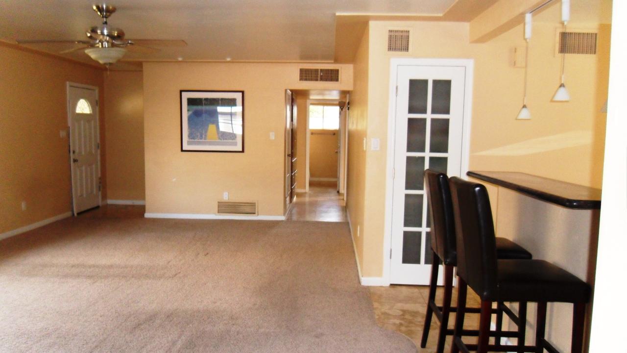 507 West Townley Avenue Phoenix, AZ 85021 - Photo 4 of 16 Living room, hallway, and pantry