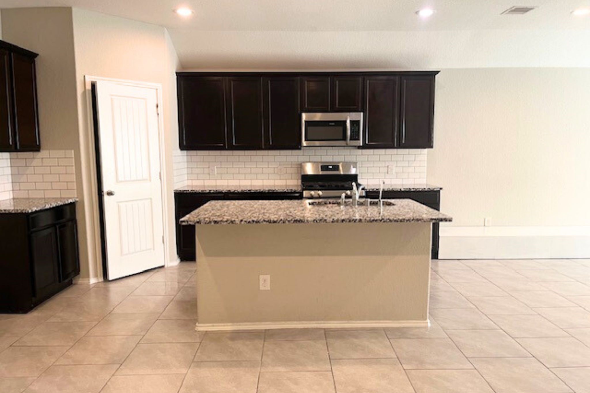 8310 Rose Petals Lane Rosharon, TX 77583 - Photo 10 of 43 View of kitchen from diing area
