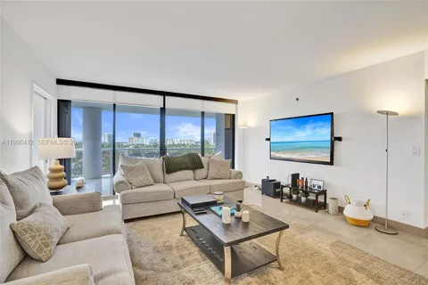 $680,000 | 3598 Yacht Club Drive, Unit 702, Aventura, FL 33180