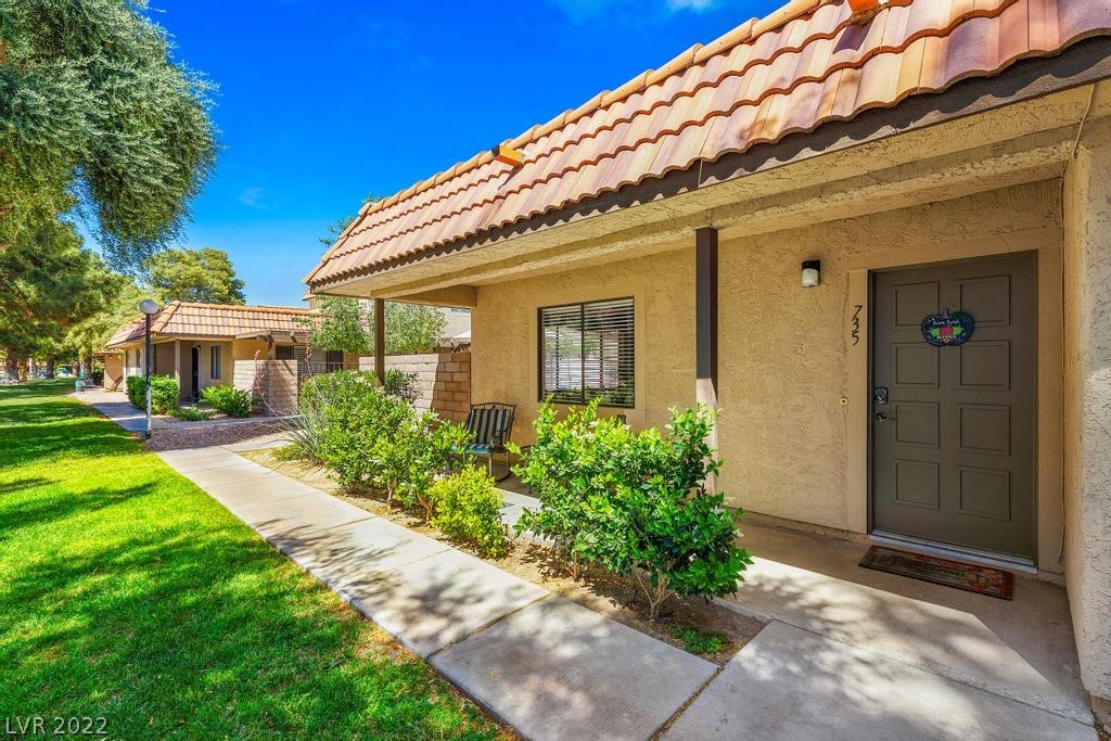 735 Apple Tree Court Henderson, NV 89014 - Photo 4 of 35
