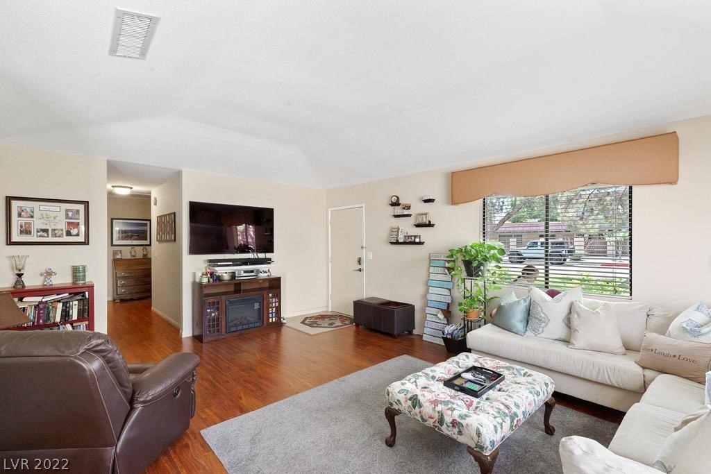 735 Apple Tree Court Henderson, NV 89014 - Photo 7 of 35