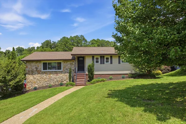$379,900 | 601 Highview Circle, Chattanooga, TN 37415