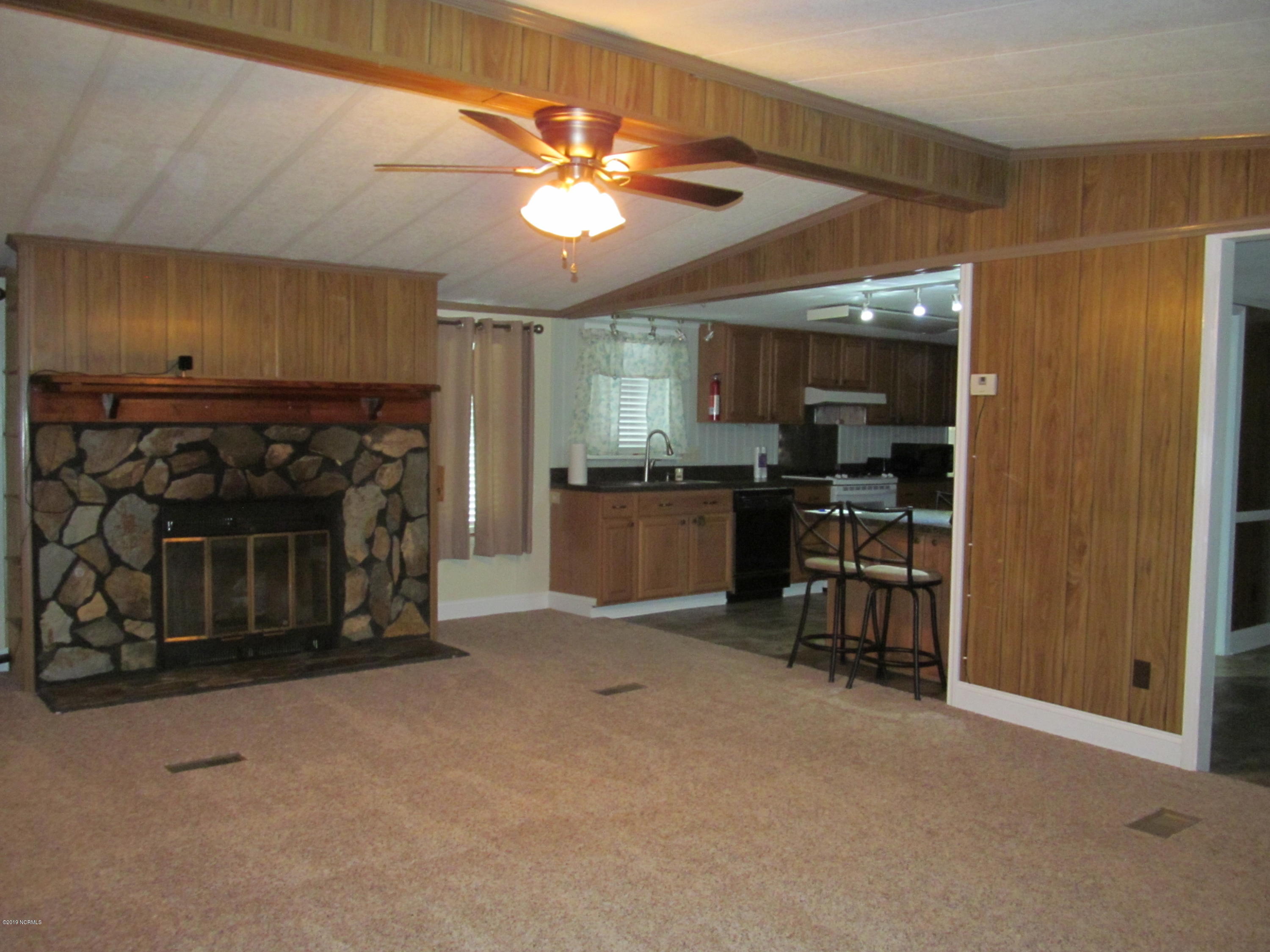145 Crows Nest Road Beaufort, NC 28516 - Photo 18 of 40 Living Room