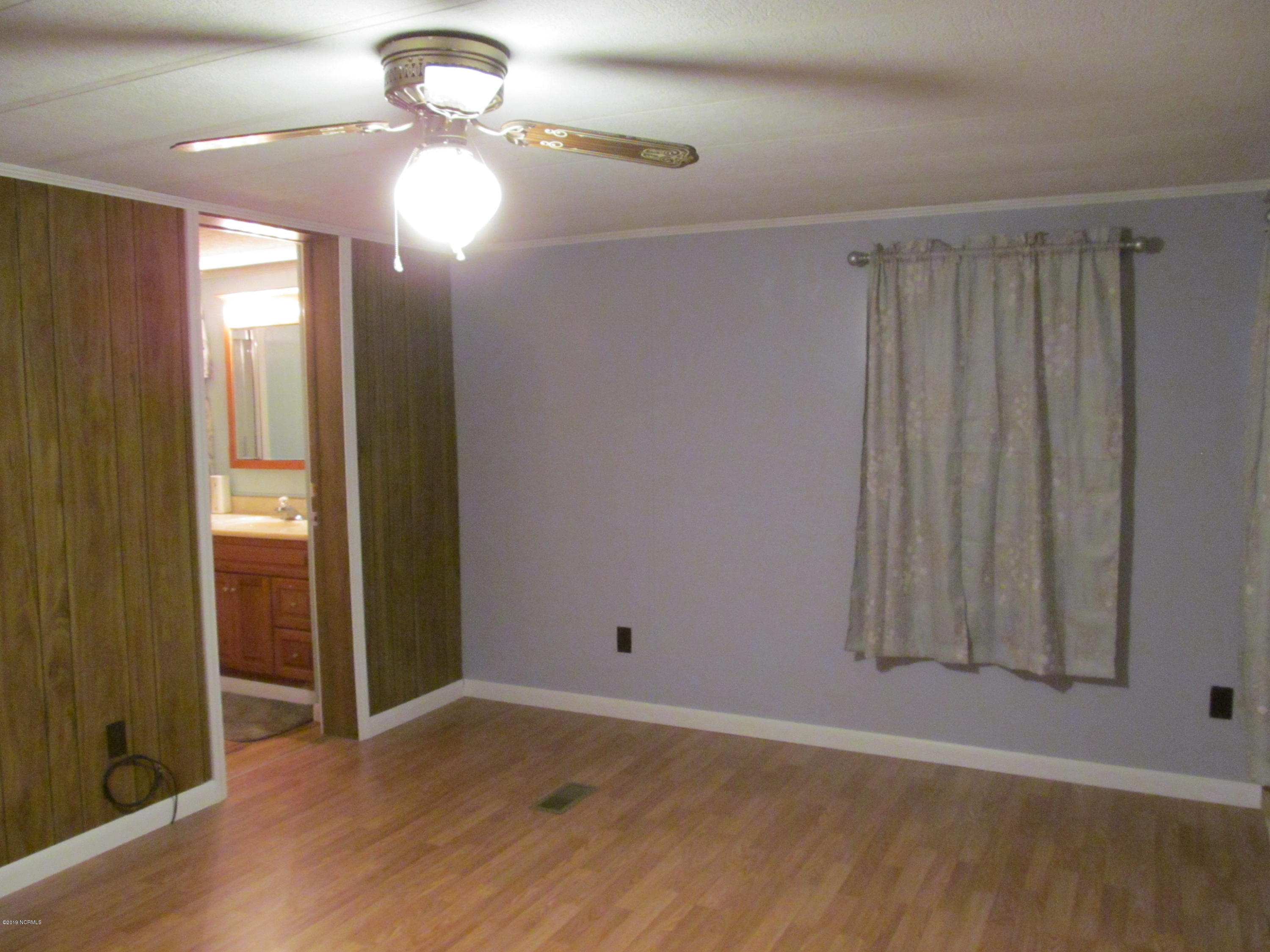 145 Crows Nest Road Beaufort, NC 28516 - Photo 20 of 40 Bedroom 1