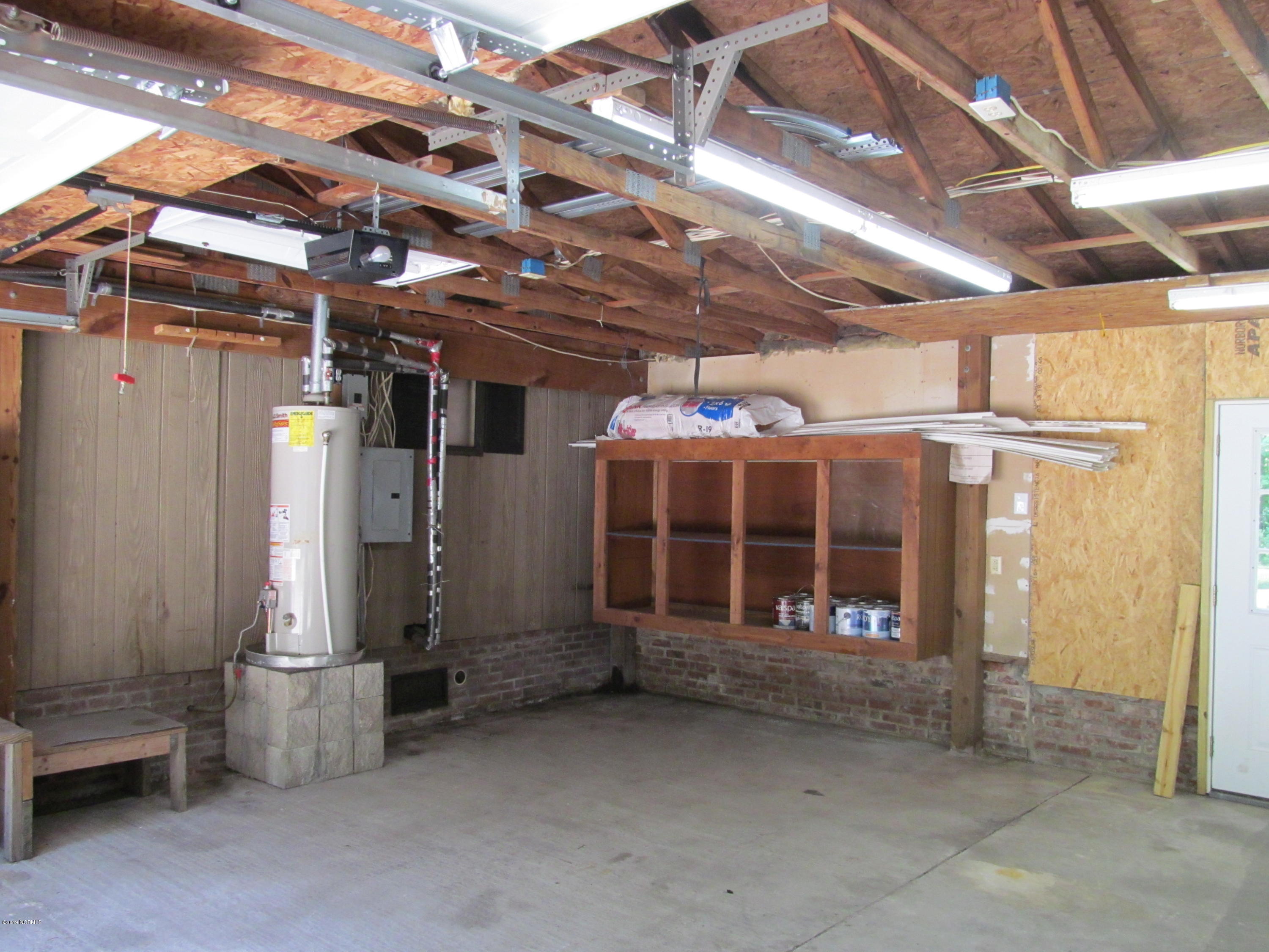 145 Crows Nest Road Beaufort, NC 28516 - Photo 33 of 40 Garage