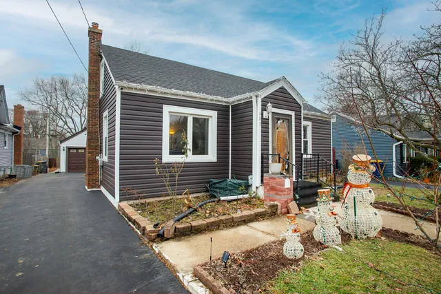 $320,000 | 683 Columbia Avenue, Elgin, IL 60120