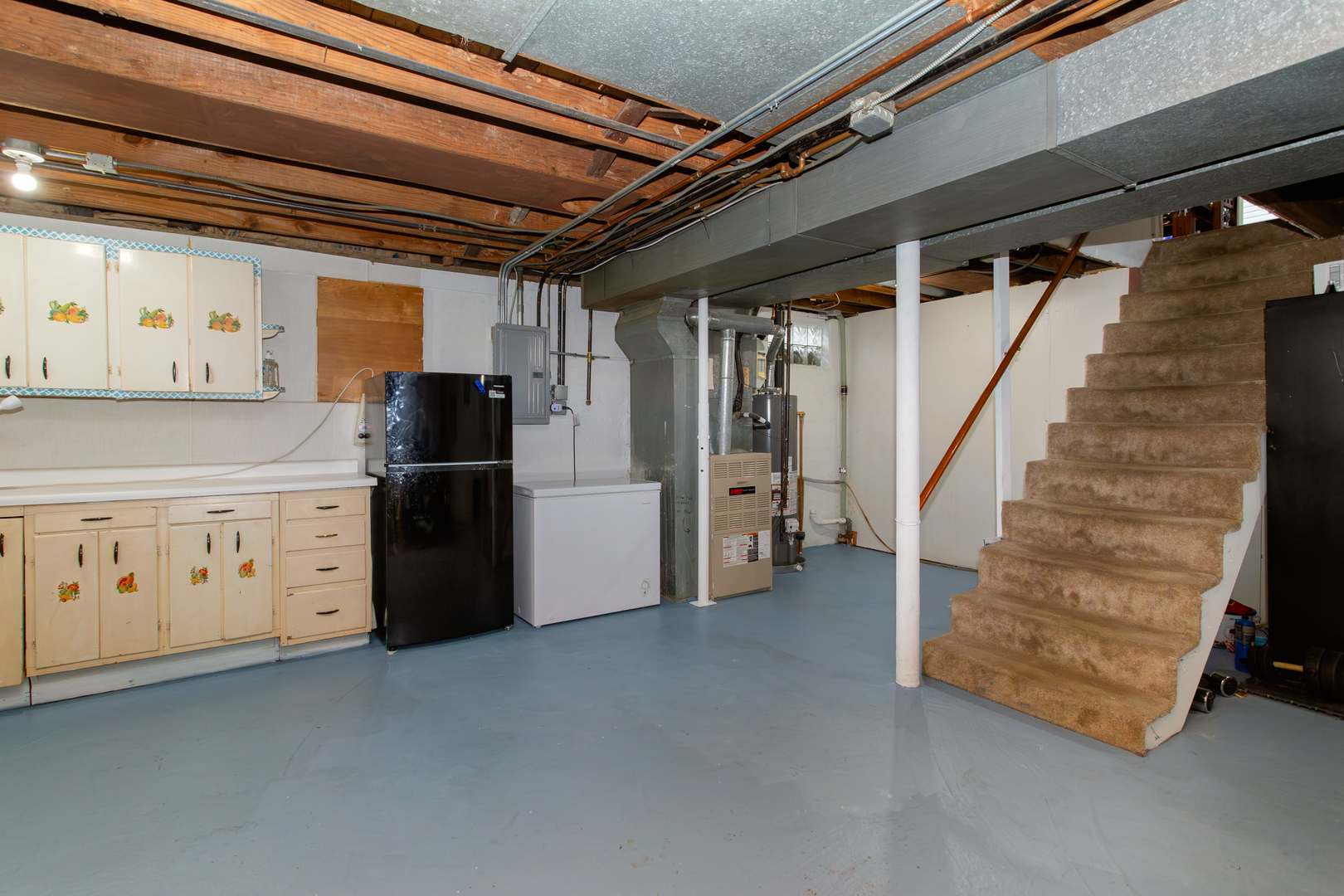 683 Columbia Avenue Elgin, IL 60120 - Photo 20 of 29 a view of an empty walk in closet