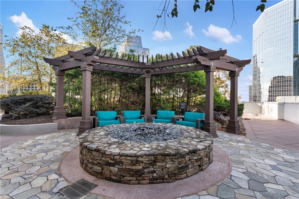 3324 Peachtree Road Northeast, Unit 1813 Atlanta, GA 30326 - Photo 32 of 34 a view of a house with a porch and a table and chairs