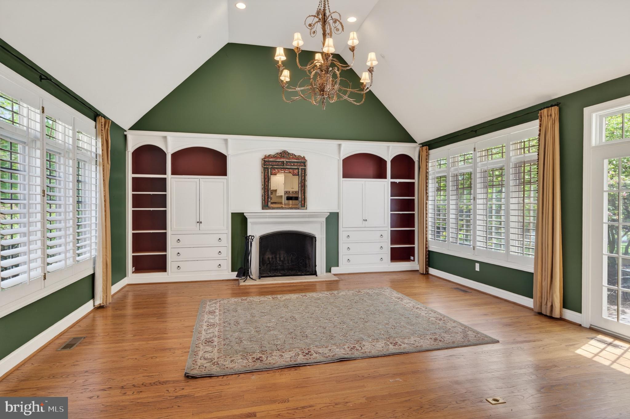 11 Harrison Drive Newtown Square, PA 19073 - Photo 23 of 80 Elegant space with vaulted ceilings.