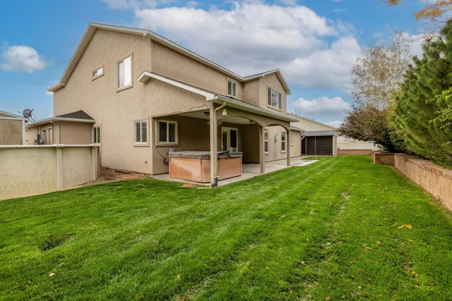 a view of a back yard of the house