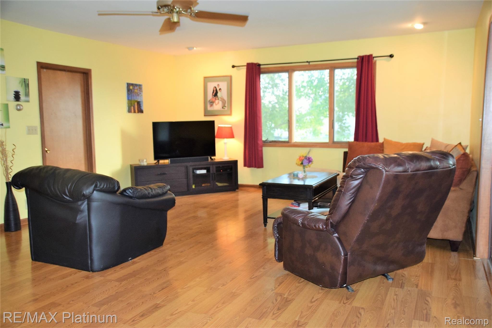11209 Pittsburg Road Durand, MI 48429 - Photo 8 of 27 family room.jpg
