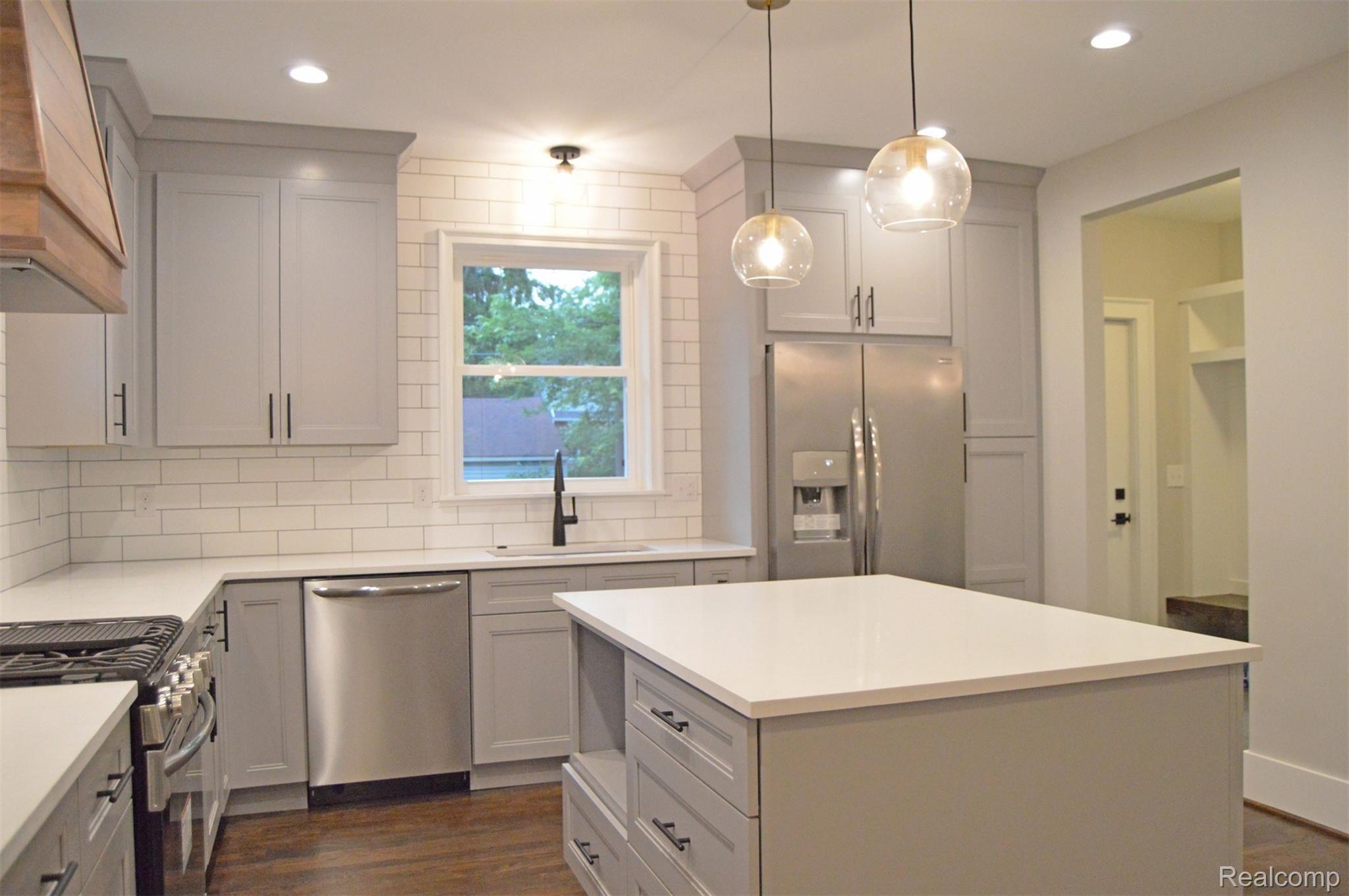 41 Maywood Avenue Pleasant Ridge, MI 48069 - Photo 10 of 25 10.jpg