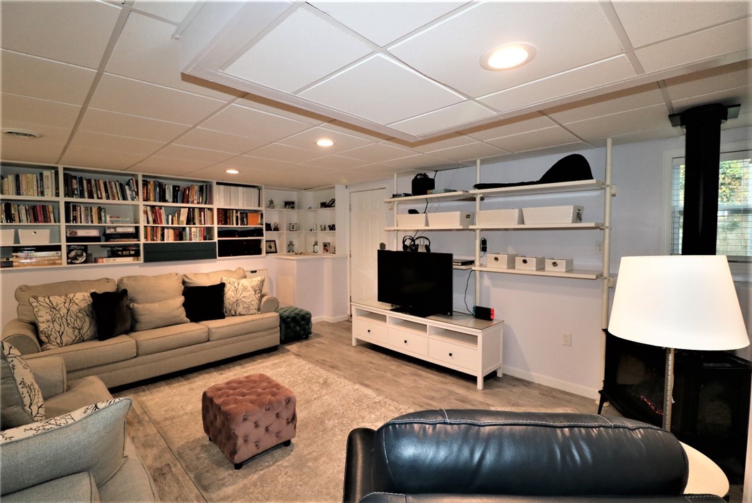 80 Old Pine Road Narragansett, RI 02882 - Photo 22 of 47