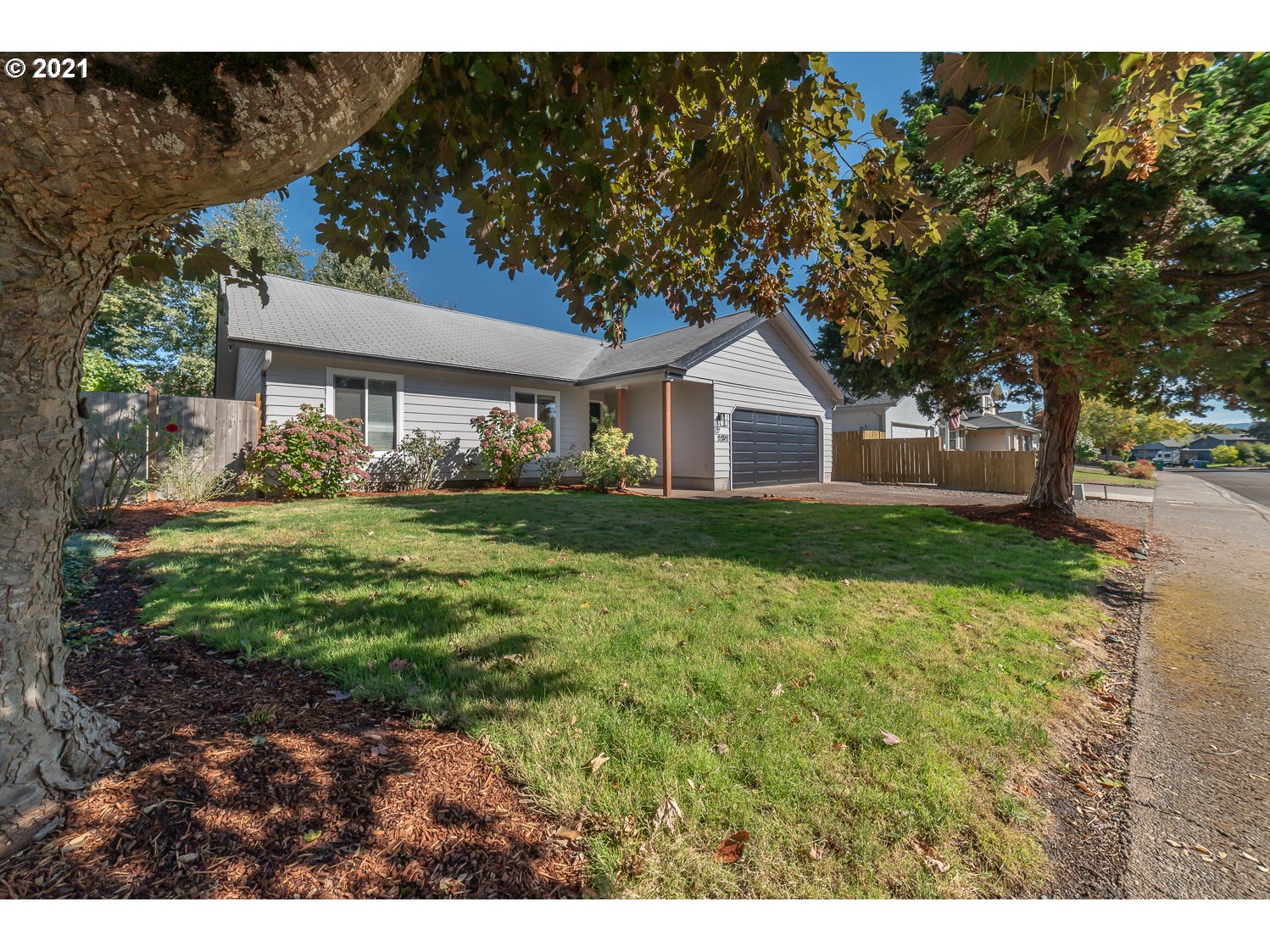 1191 Risden Place Eugene, OR 97404 - Photo 2 of 31 Gallery Image 2