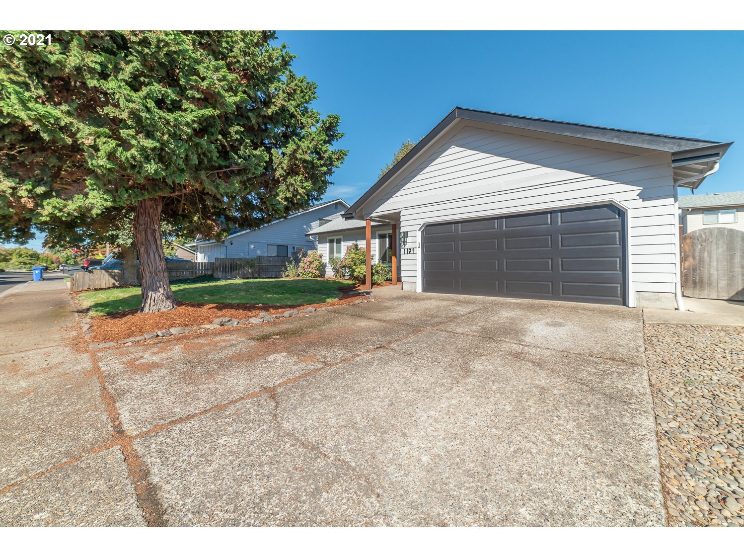 1191 Risden Place Eugene, OR 97404 - Photo 3 of 31 Gallery Image 3