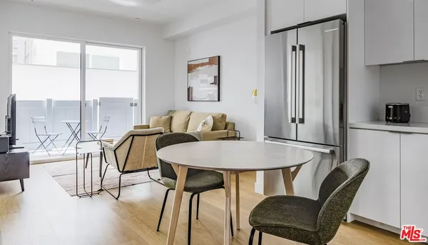 $2,400 | 1130 North Orange Drive, Unit 101, Los Angeles, CA 90038
