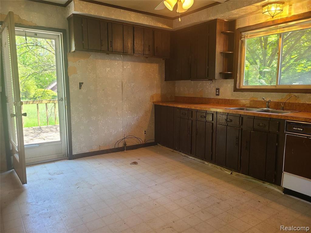 17523 Inkster Road Romulus, MI 48174 - Photo 7 of 45