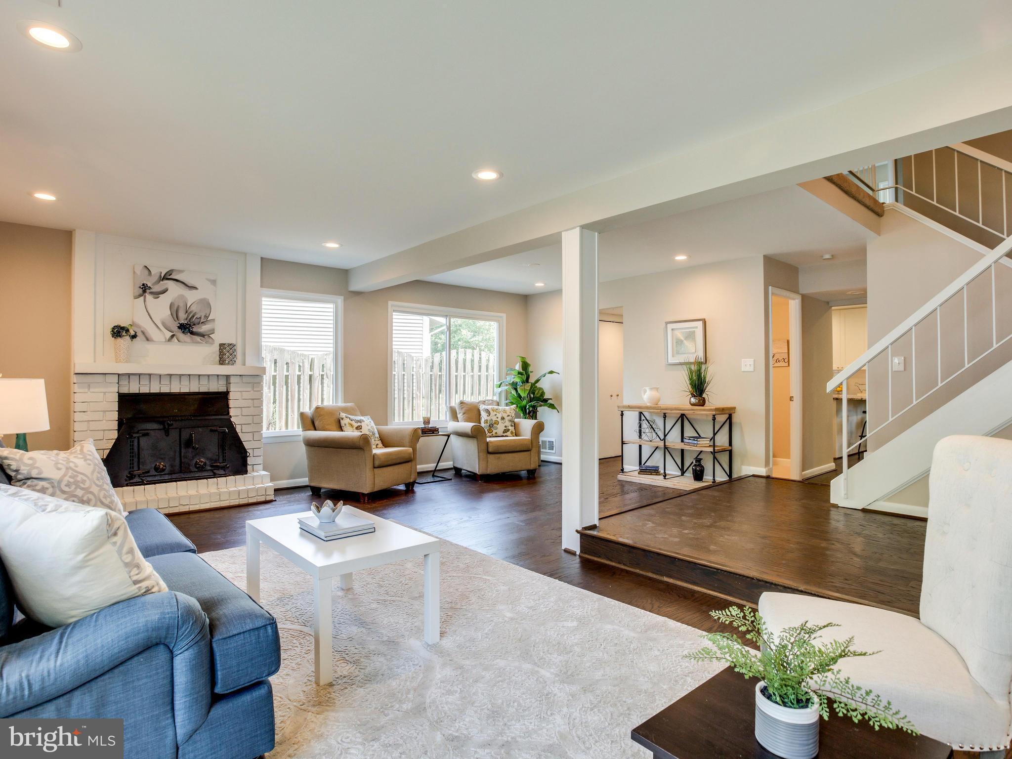 4509 Flintstone Road Alexandria, VA 22306 - Photo 5 of 20 Living Room