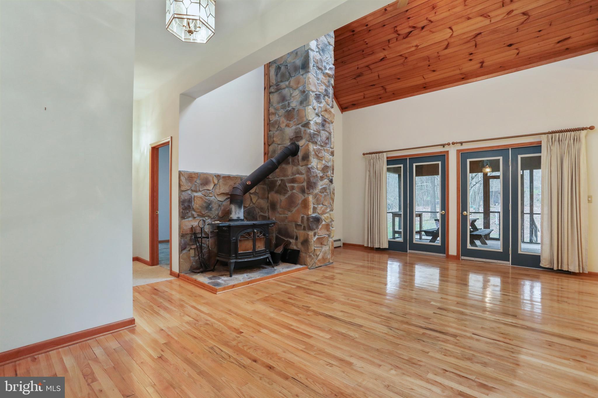 395 Packing House Road Berkeley Springs, WV 25411 - Photo 10 of 83