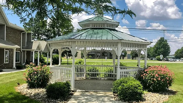 a view of a house with yard and plants