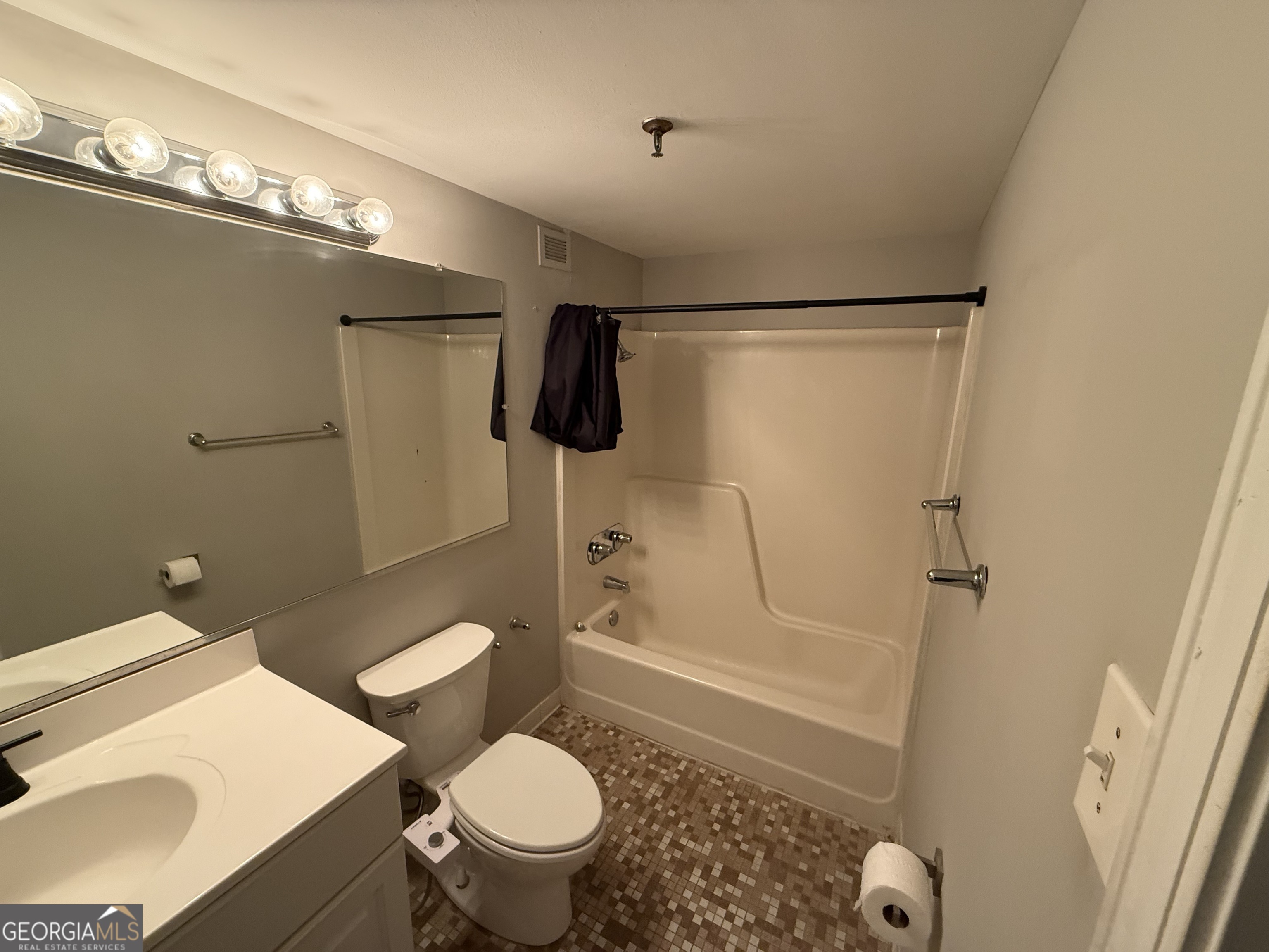 375 Ralph McGill Boulevard Northeast, Unit 1305 Atlanta, GA 30312 - Photo 7 of 15