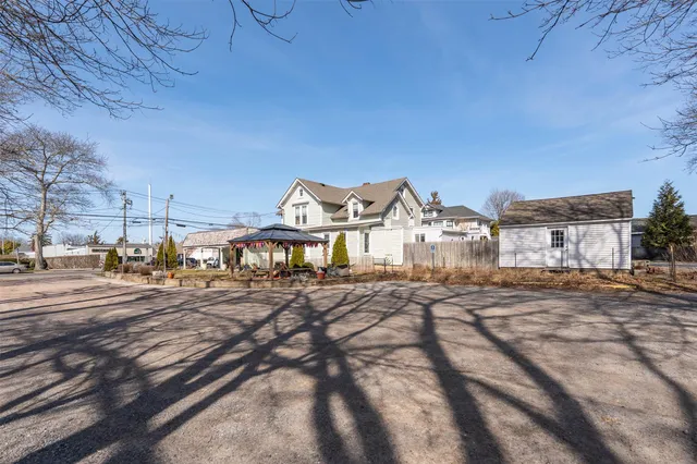 $1,795,000 | 13100 Main Road, Mattituck, NY 11952