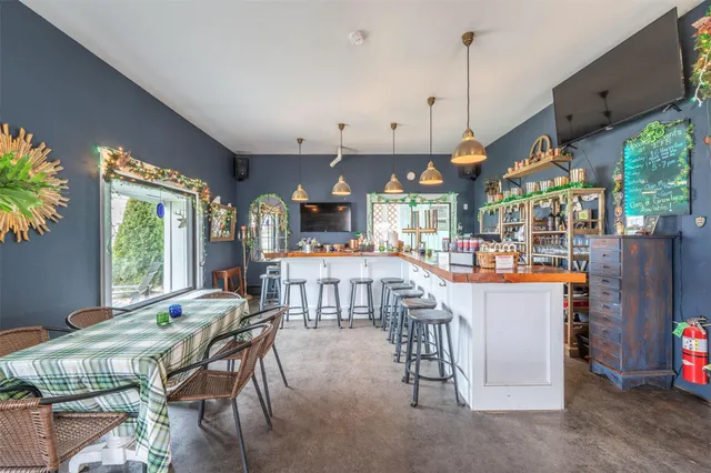 $1,795,000 | 13100 Main Road, Mattituck, NY 11952