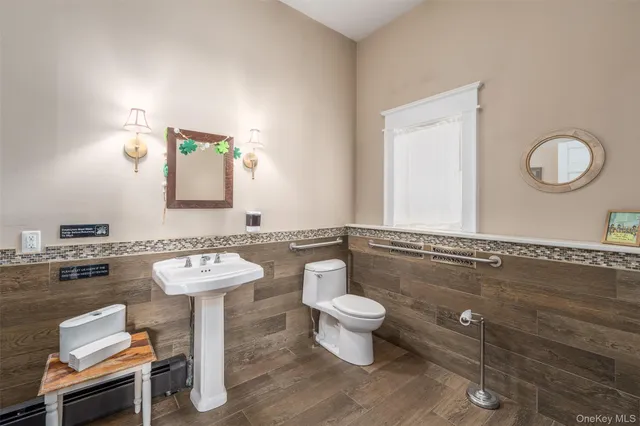 $1,795,000 | 13100 Main Road, Mattituck, NY 11952