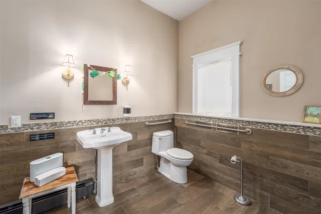 $1,795,000 | 13100 Main Road, Mattituck, NY 11952