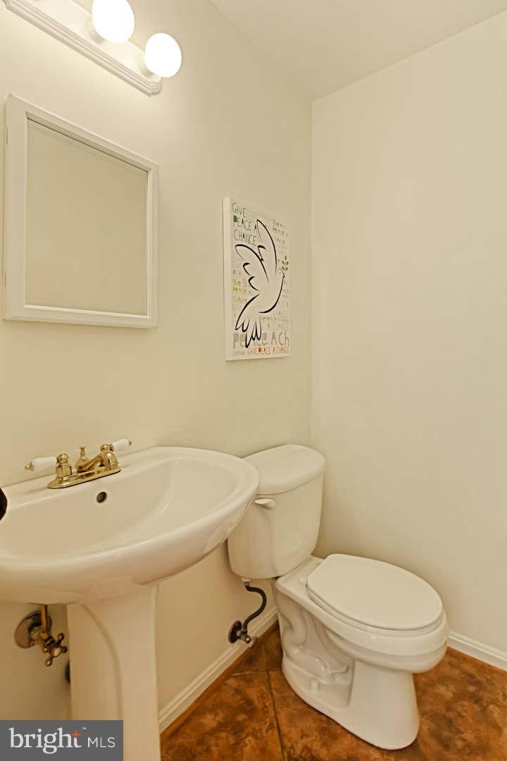 4726 Pickett Road Fairfax, VA 22032 - Photo 22 of 30 Bath
