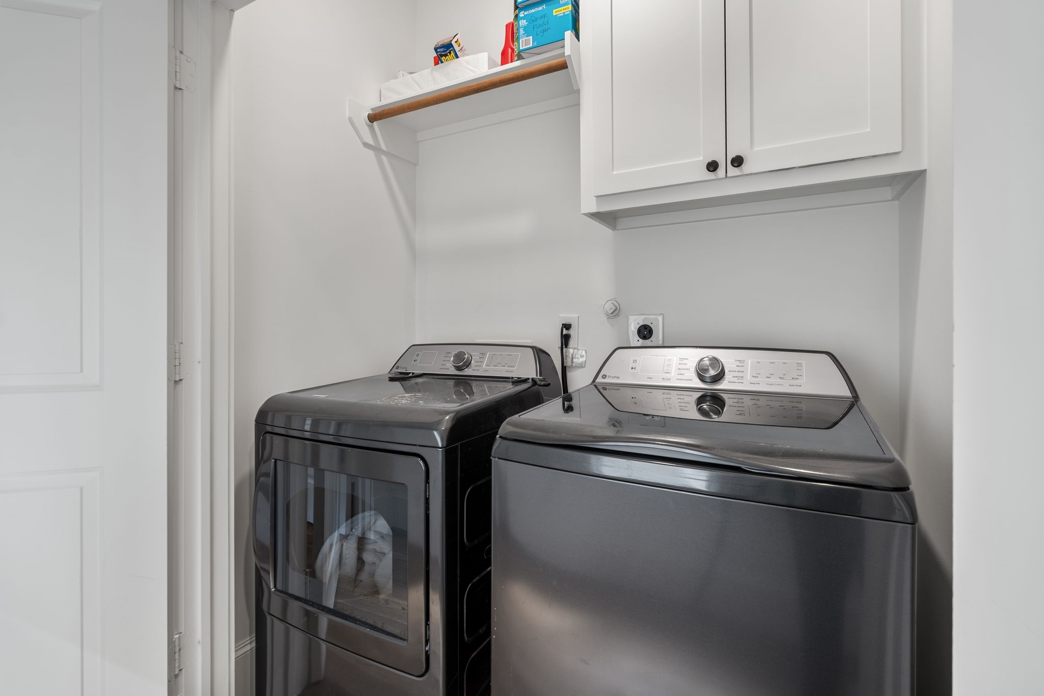 908 East 26th Street Houston, TX 77009 - Photo 24 of 30 The utility room is located on the second floor.