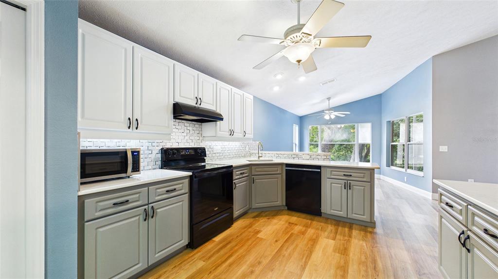 11654 Leda Lane New Port Richey, FL 34654 - Photo 8 of 37
