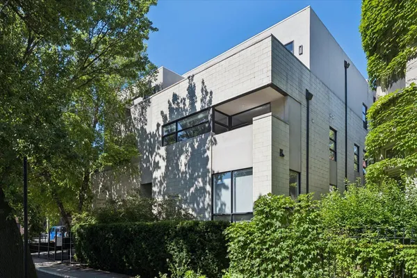 $950,000 | 1212 North Hoyne Avenue, Unit 102, Chicago, IL 60622