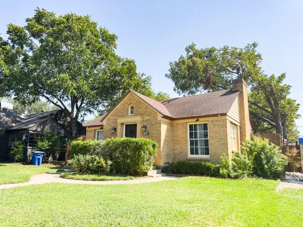 $2,600 | 2222 Carnes Street, Dallas, TX 75208